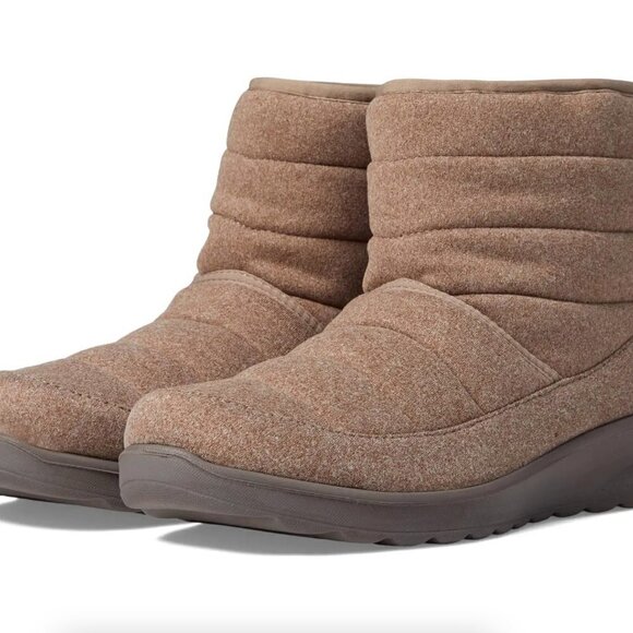 BZees Glacier Bootie (Wide) - Picture 14 of 14